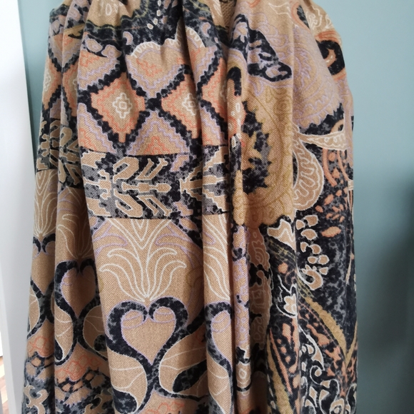 Scarf/ Wrap - Picture 4 of 5